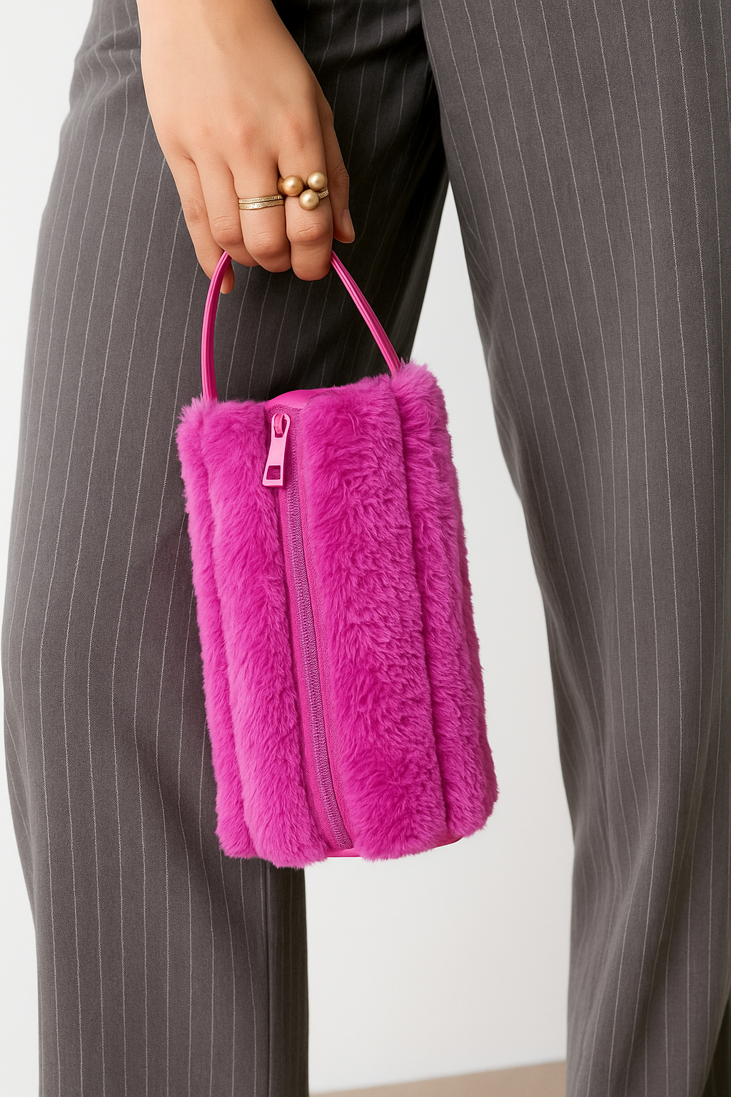 Pink Power Bag – Flauschige Hand- & Kosmetiktasche