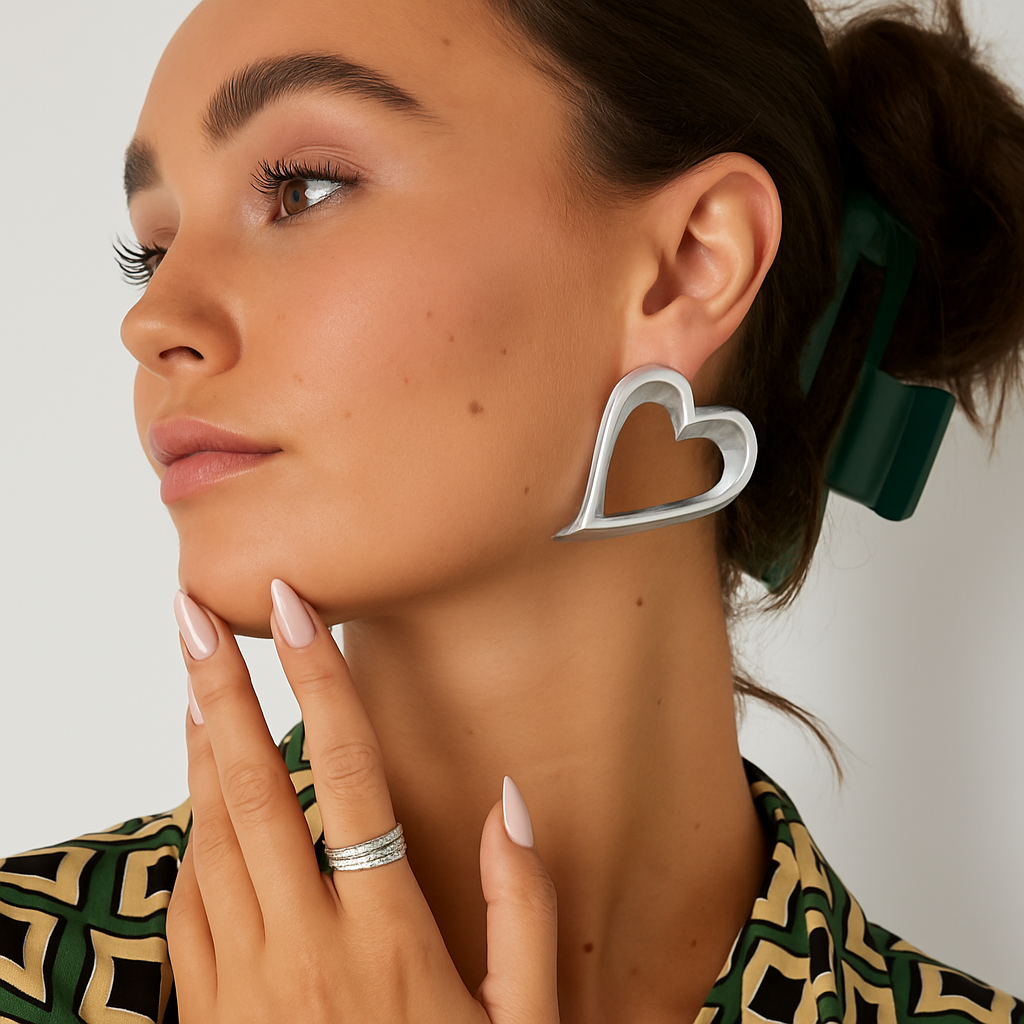 Silberne Herz-Ohrringe "Bold Love"