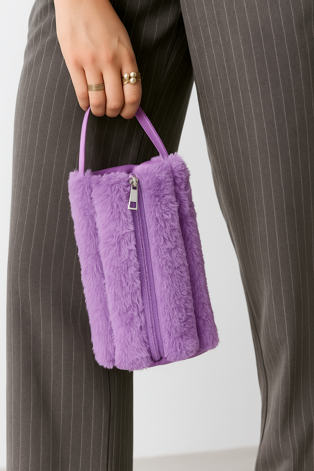 Pink Power Bag – Flauschige Hand- & Kosmetiktasche